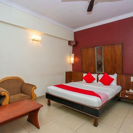 ホテル Oyo 18762 Vaishnavi Residency バンガロール エクステリア 写真