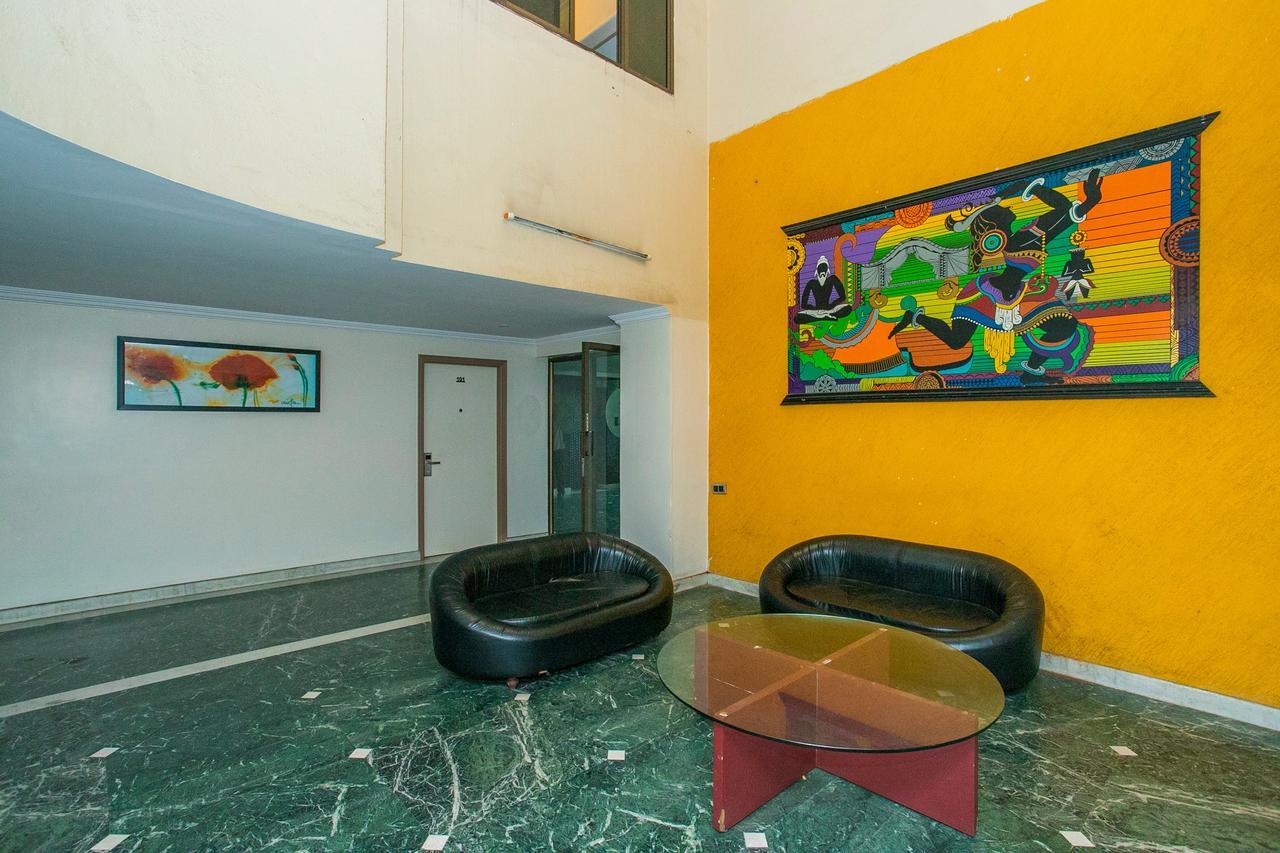 ホテル Oyo 18762 Vaishnavi Residency バンガロール エクステリア 写真