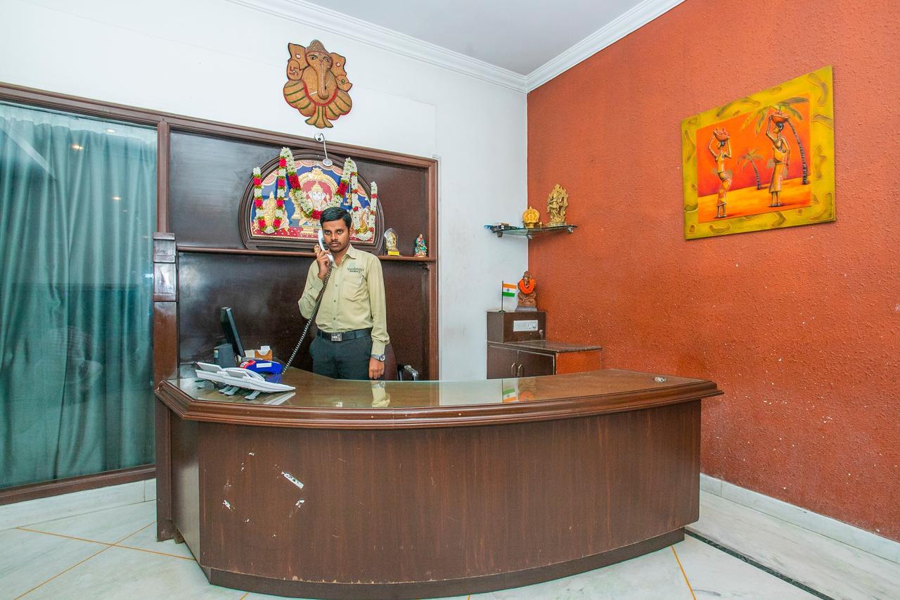 ホテル Oyo 18762 Vaishnavi Residency バンガロール エクステリア 写真