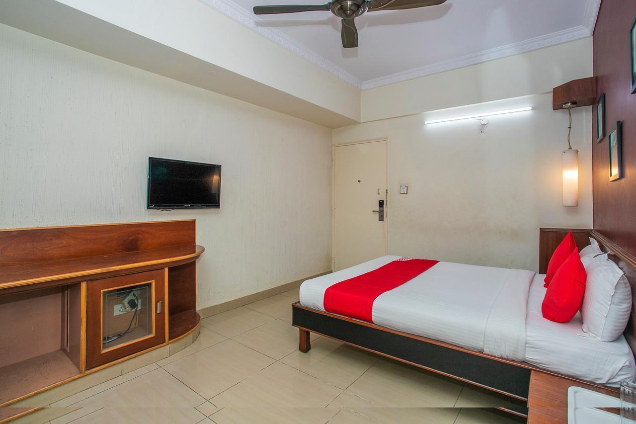 ホテル Oyo 18762 Vaishnavi Residency バンガロール エクステリア 写真
