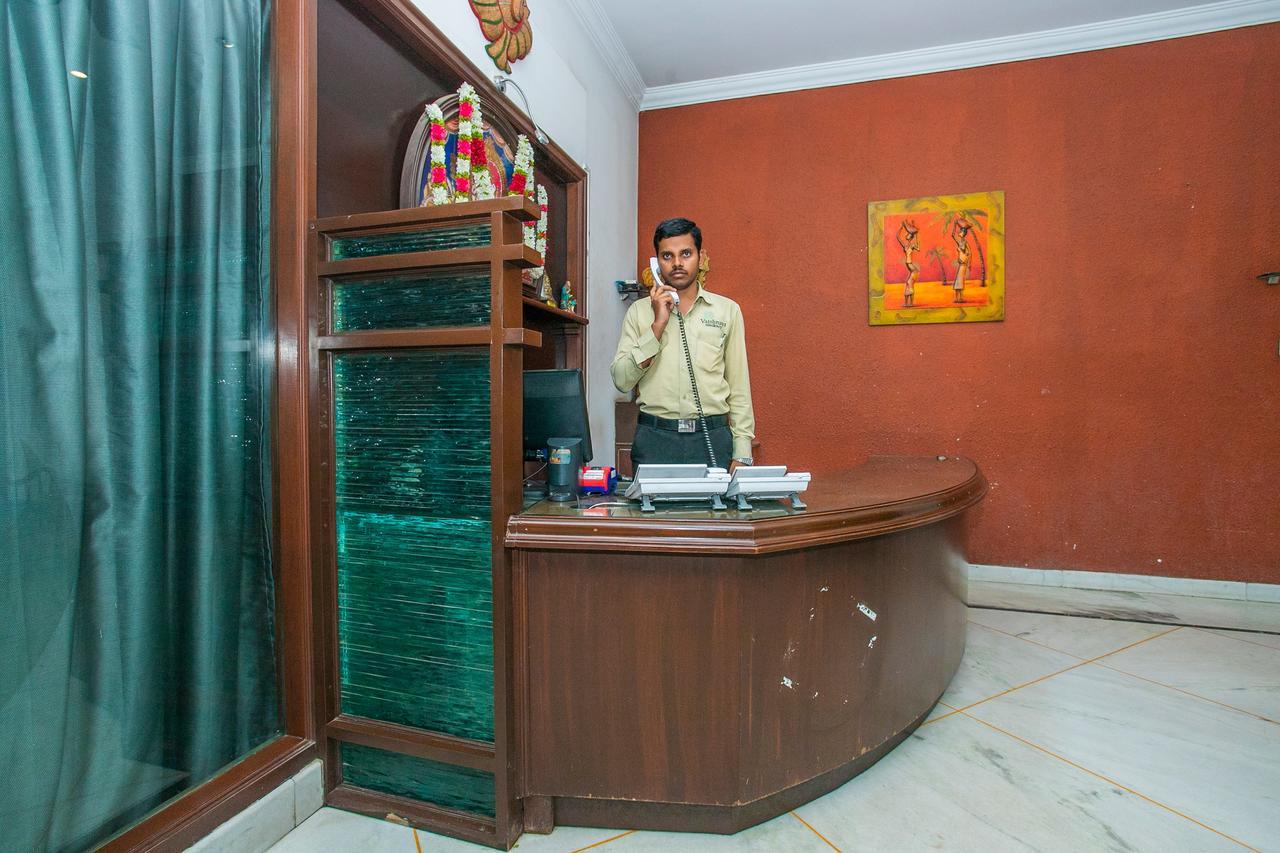ホテル Oyo 18762 Vaishnavi Residency バンガロール エクステリア 写真