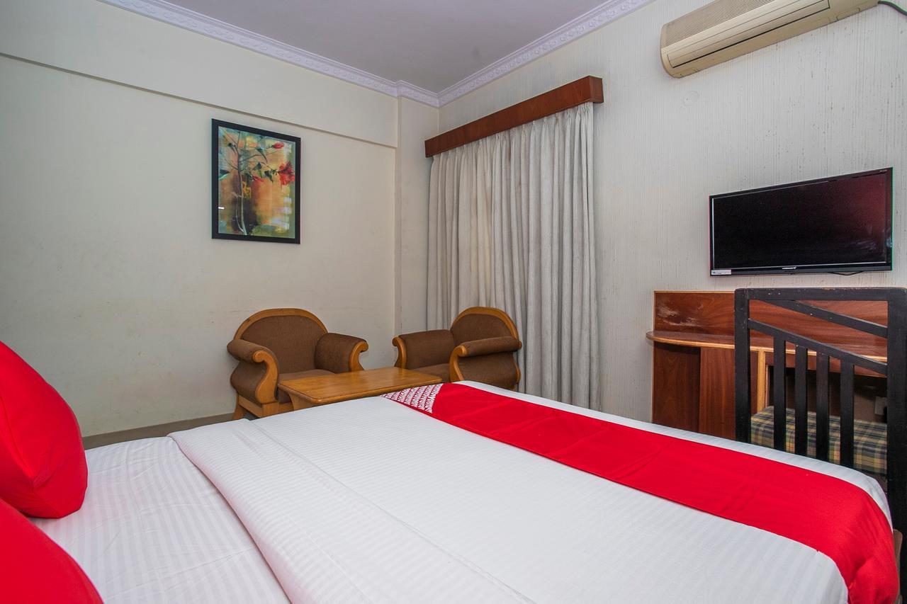 ホテル Oyo 18762 Vaishnavi Residency バンガロール エクステリア 写真