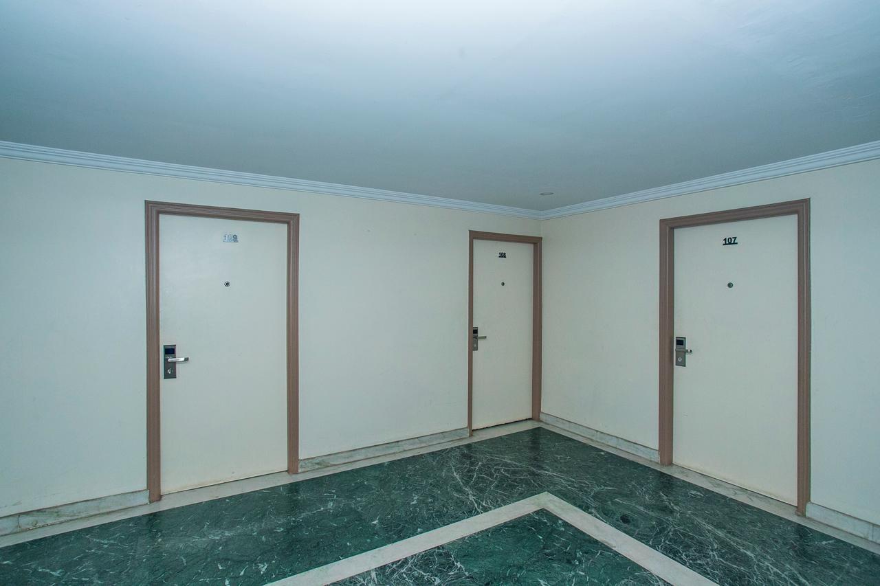 ホテル Oyo 18762 Vaishnavi Residency バンガロール エクステリア 写真