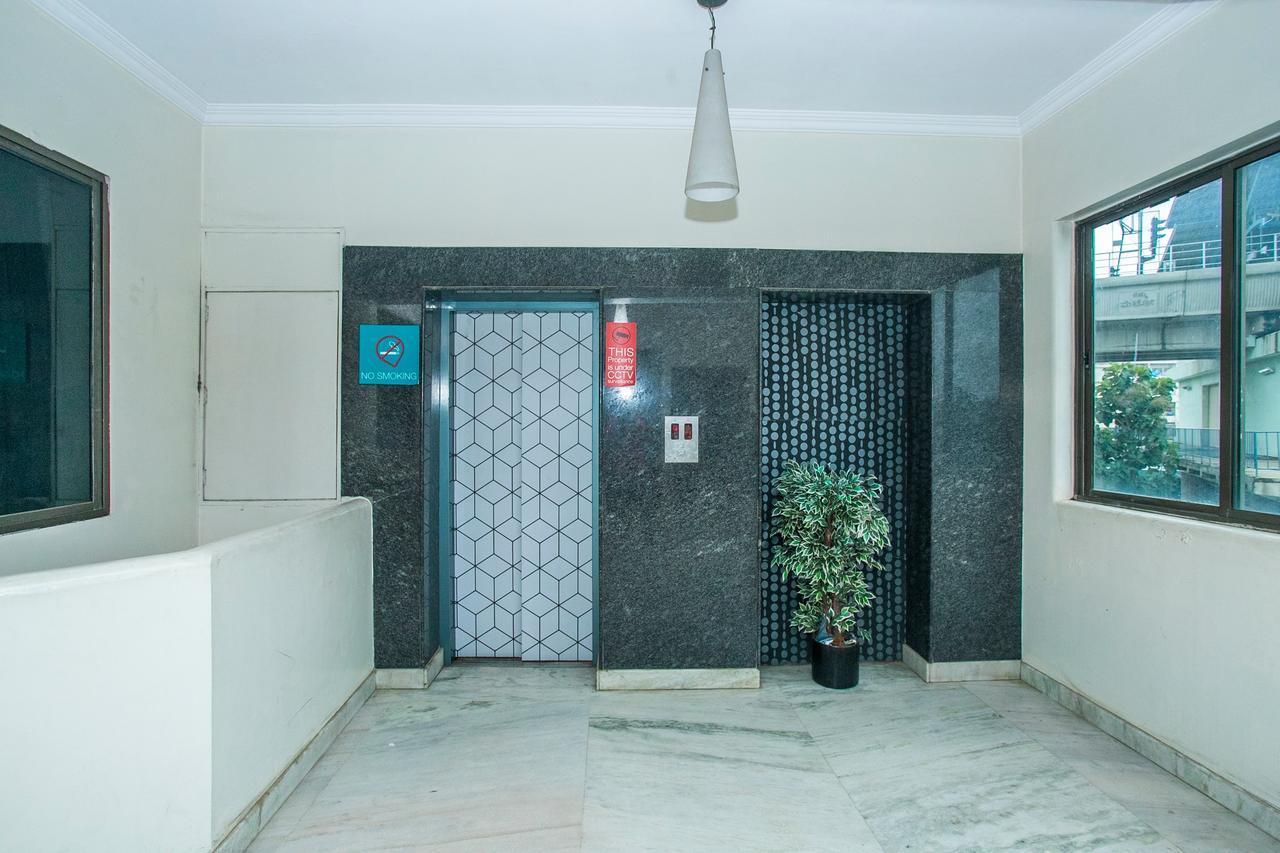 ホテル Oyo 18762 Vaishnavi Residency バンガロール エクステリア 写真