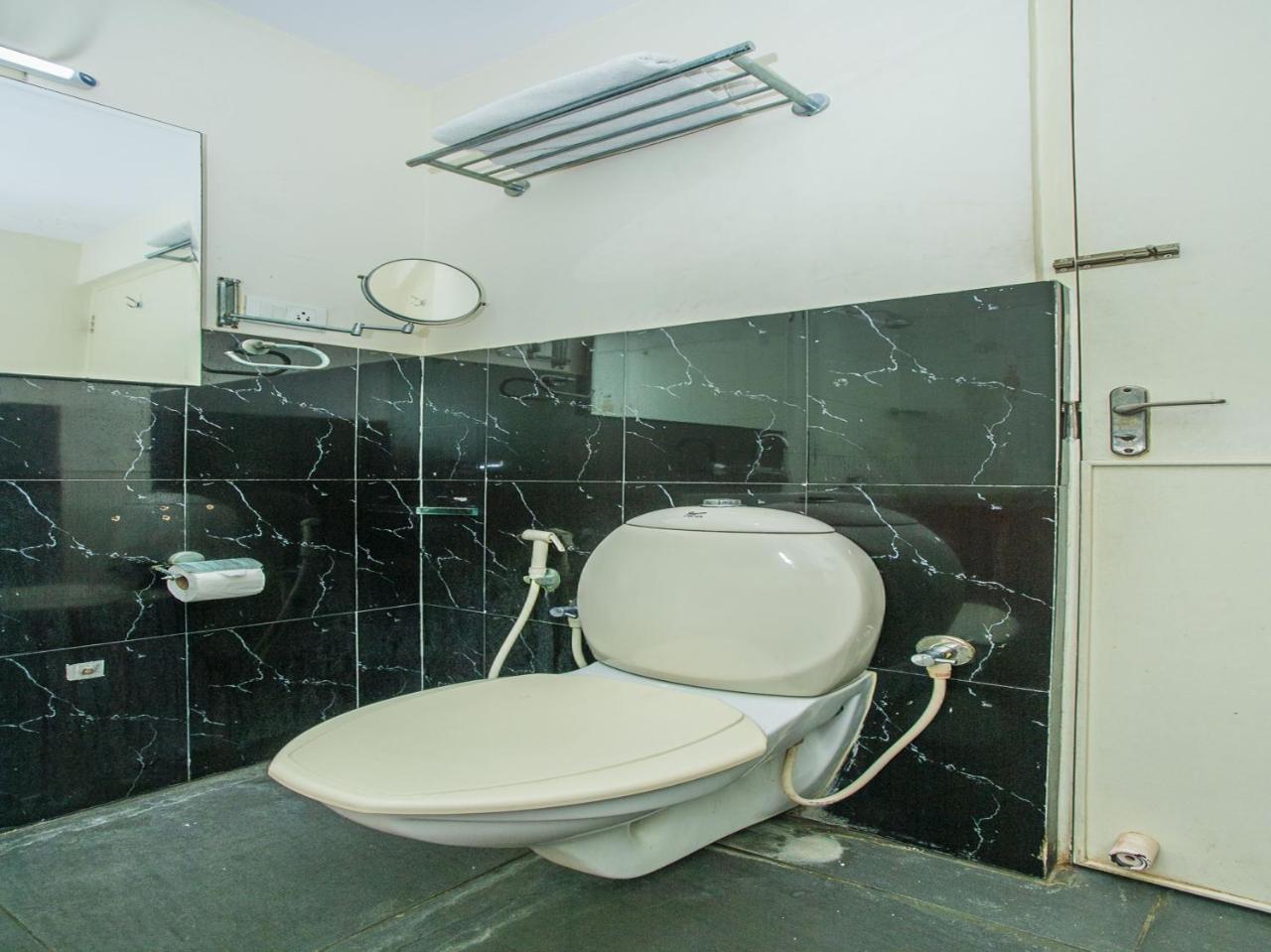 ホテル Oyo 18762 Vaishnavi Residency バンガロール エクステリア 写真